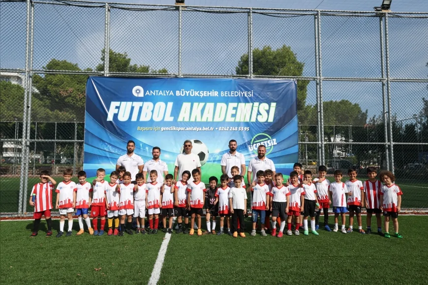 Antalya Büyükşehir Belediyesi Futbol Akademisi’nde Erken Yaşta Yetenek Gelişimi İçin Eğitim Programları Devam Ediyor