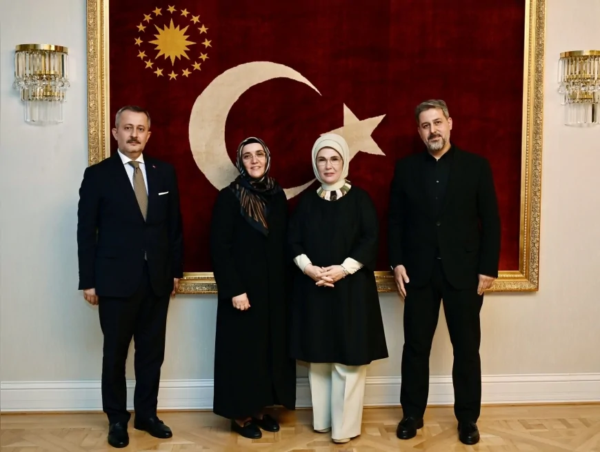 Cumhurbaşkanı Erdoğan’ın Eşi Emine Erdoğan İstanbul Aile Vakfı Temsilcileriyle Görüşmesinde Aileyi Güçlendirme Çalışmalarını Değerlendirdi