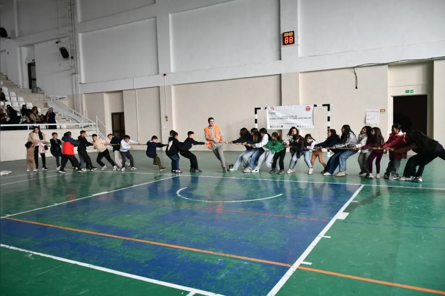Haymana’da Kapalı Spor Salonu’nda Düzenlenen Sokak Oyunları Şenliği Çocuklara Geleneksel Oyunlarla Dolu Bir Gün Yaşattı