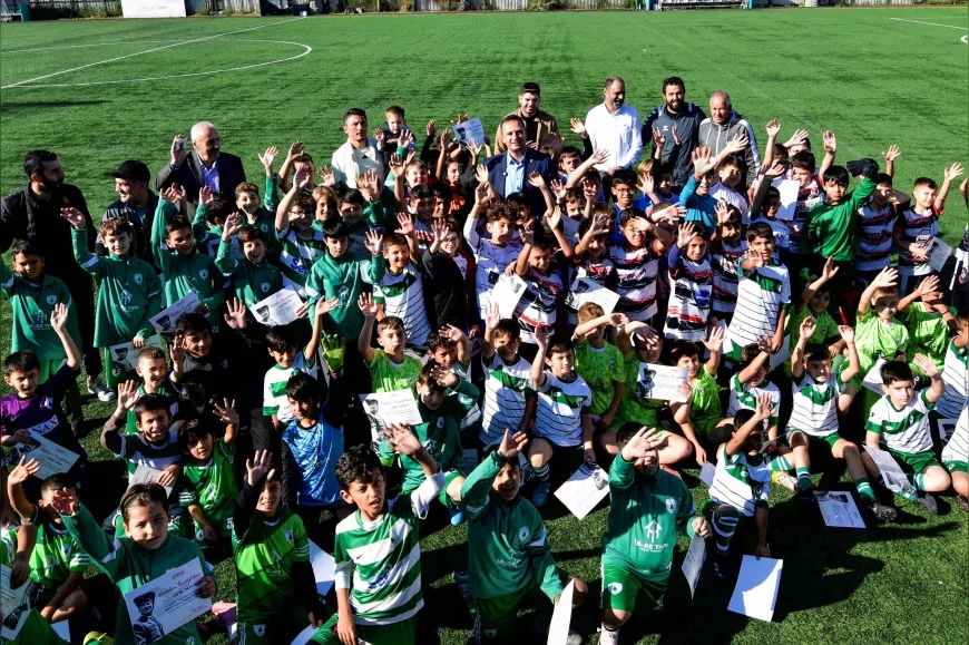 Bornova’da Atatürk’ü Anma ve Yaşatma Futbol Turnuvası Minik Sporcuların Dostluk Mesajlarıyla Tamamlandı