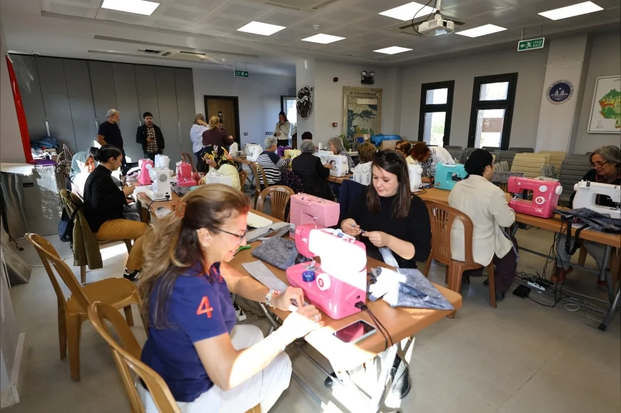 Efes Tarlası Yaşam Köyü’nde Düzenlenen “Bir Çanta Dikelim Pazara Gidelim” Atölyesi Kadınların Üretim Becerilerini Güçlendirdi