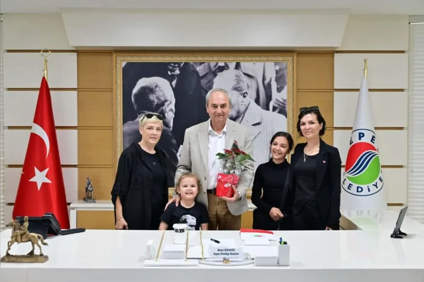 Kepez Belediye Başkanı Mesut Kocagöz Halk Günü’nde Gençliğe Hitabe’yi Ezbere Okuyan 5 Yaşındaki Defne’nin Sürpriziyle Duygusal Anlar Yaşadı