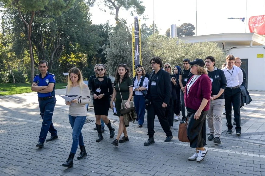 İzmir Büyükşehir Belediyesi “Kent Denetçileri” Uygulamasını Başlattı: Yurttaşlar Artık Kentin Yönetiminde Söz Sahibi