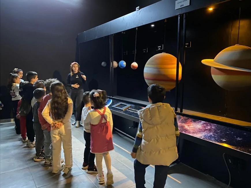 Çiğli’de Ara Tatil Etkinliğinde 650 Çocuk Hayalindeki Uzayı Çizerek Astronomi, Havacılık ve Uzay Kampüsü’nde Buluştu