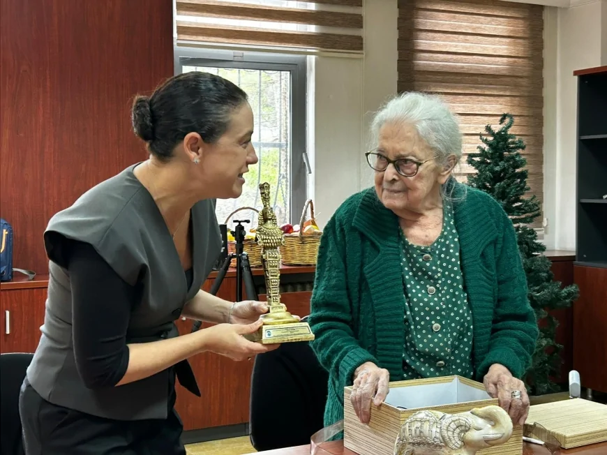 Efes Selçuk Belediyesi Prof. Dr. İoanna Kuçuradi’ye İlk Herakleitos ve İoanna Kuçuradi Onur Ödülünü Maltepe Üniversitesinde Takdim Etti