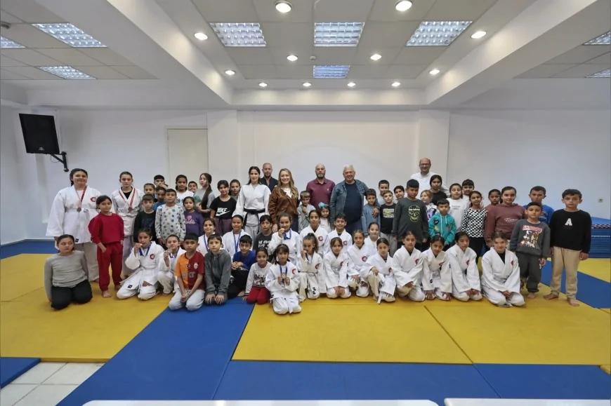 Geleceğin Judocuları Konak’ta Yetişiyor: Sarı Kuşaklarını Başkan Nilüfer Çınarlı Mutlu Takdı