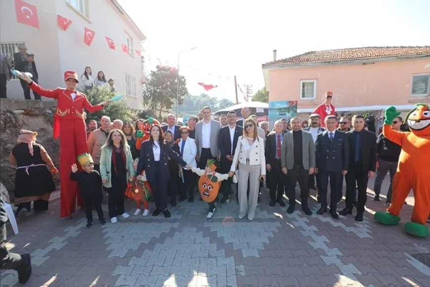 Menderes’te Geleneksel Gümüldür Özdere Mandalina Festivali Üç Gün Boyunca Coşku ve Renklerle Kutlandı