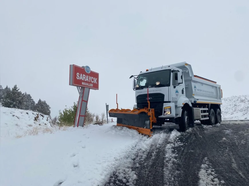 Kayseri’nin Yüksek Kesimlerinde Mevsimin İlk Karı Etkili Oldu; Büyükşehir 79 Araç ve 160 Personelle 7/24 Karla Mücadeleye Başladı