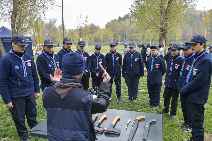 Ankara Büyükşehir Belediyesi Pursaklar Karaköy Mesire Alanı’nda Düzenlediği İzcilik Kampında 200 Genci Bir Hafta Boyunca Doğa ve Eğitimle Buluşturdu