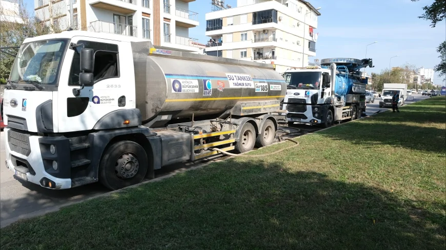 Antalya Büyükşehir Belediyesi ASAT Kepez’de yağmursuyu hatlarında kapsamlı temizlik çalışmasını sürdürerek kış öncesi altyapıyı güçlendiriyor