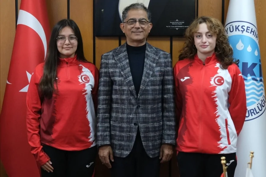 Tokyo Deaflympics Öncesi Millî Yüzücüler İdil Bengisu Tunçbilek ve Irmak Çetinkaya, Eskişehir’de Destek Ziyareti Gerçekleştirdi