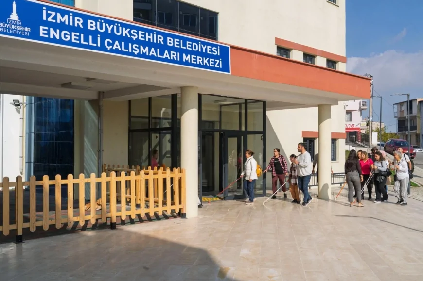 İzmir Büyükşehir Belediyesi’nin Görme Engellilere Yönelik “Dansla Terapi Atölyeleri”nde Katılımcılar Ritmi Hissedip Bedenleriyle Özgürleşti