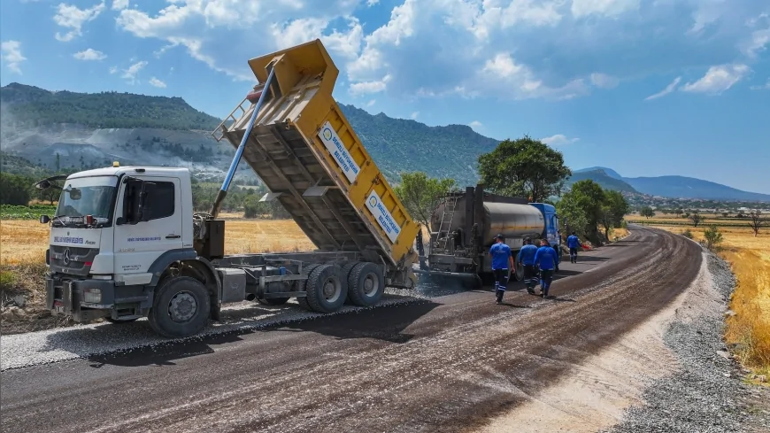 Denizli Büyükşehir Belediyesi 228 Kilometrelik Asfalt Çalışmasını Tamamlayarak Kırsaldan Merkeze Ulaşım Altyapısını Güçlendirdi
