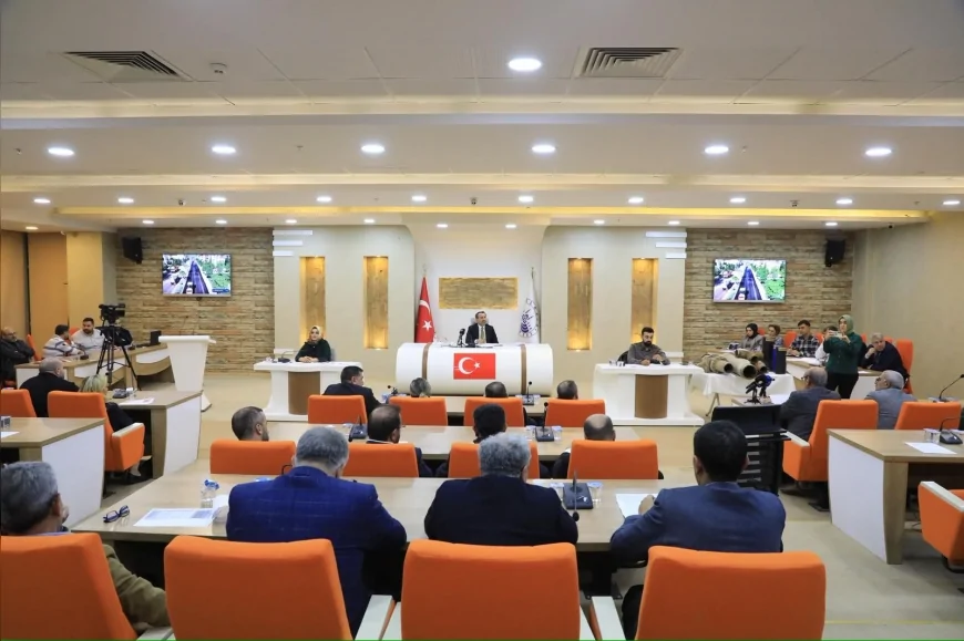 Elazığ Belediye Başkanı Şahin Şerifoğulları: “Bu şehre hizmet için tüm gayretimizle çalışıyoruz” açıklamasıyla yatırımların kapsamını meclis oturumlarında anlattı