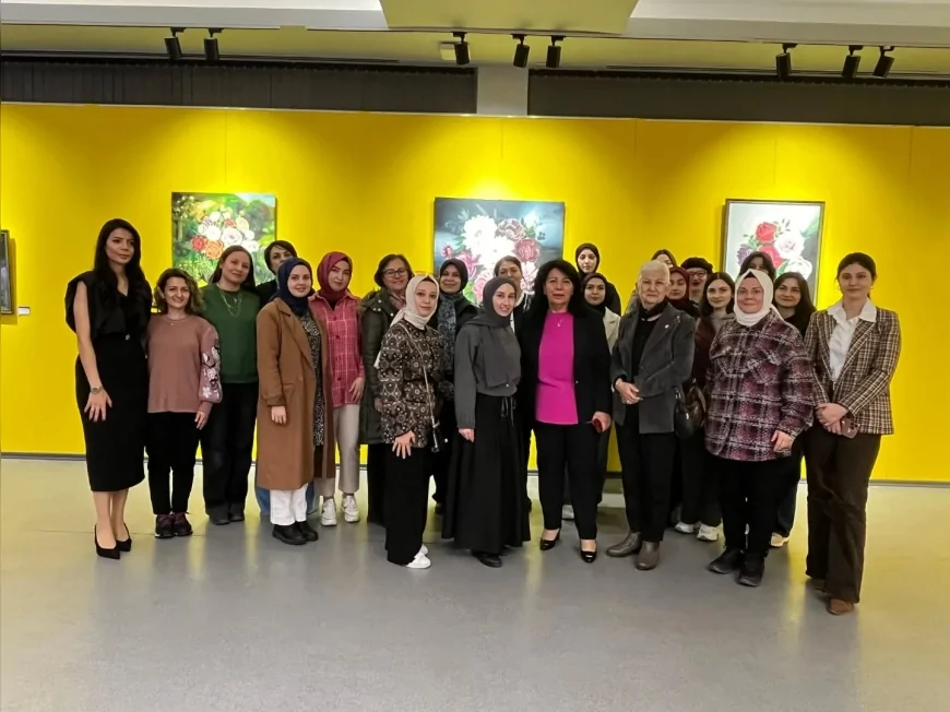 Kayseri Büyükşehir Belediyesi Büyük Şehir Sanat Galerisi’nde Açılan “Bir Fırça Bir Düş” Sergisi Ziyaretçileri Renklerin Büyülü Yolculuğuna Davet Ediyor