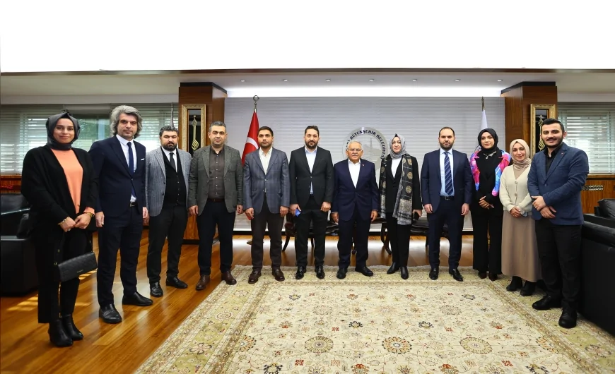 Kayseri Büyükşehir Belediye Başkanı Memduh Büyükkılıç AK Parti Hacılar İlçe Başkanı Fazilet Kahraman ile Yönetimini Kabulünde Birlik Mesajı Verdi