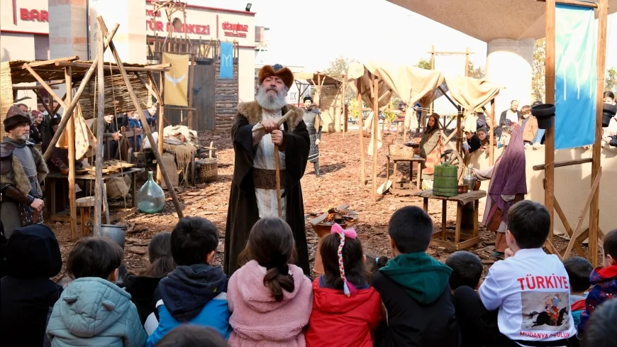Yıldırım Belediyesi’nin Ara Tatil Etkinliğinde Binlerce Çocuk Türk Obası ve Maysa ile Bulut Müzikaliyle Tarihle Buluştu