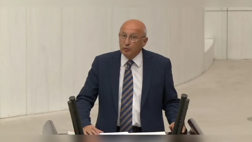 CHP’li Utku Çakırözer: “Polis şiddeti, şafak baskınları, gazetecilerin hedef alınması… İçişleri Bakanlığı hukuk yerine algı operasyonu yürütüyor!”