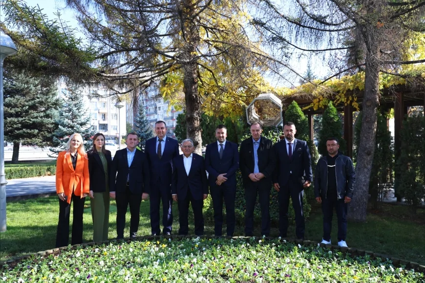 Kayseri Büyükşehir Belediye Başkanı Memduh Büyükkılıç, Bosna-Hersek Heyetiyle Turizm ve Belediyecilik Vizyonunu Paylaştı
