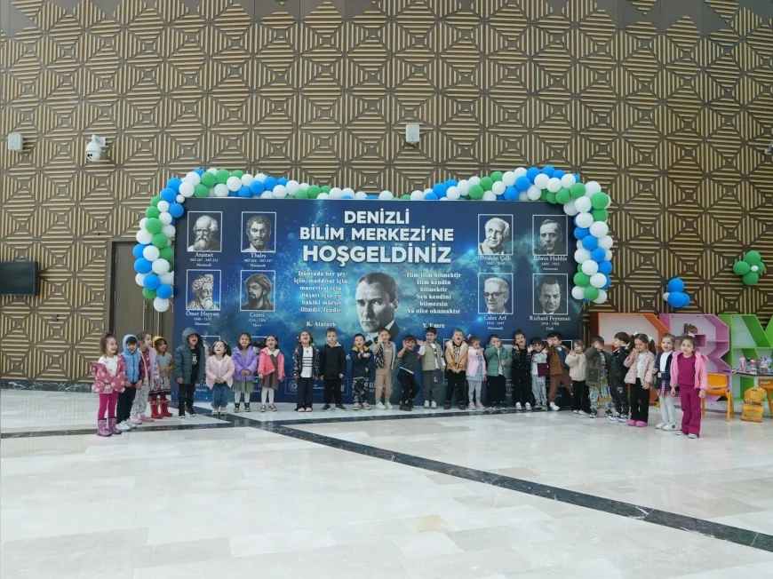 Denizli Bilim Merkezi’nde Planetaryum Ziyareti Güneşli Günler Çocuklarının Uzayın Gizemini Eğlenceli Bir Yolculukla Keşfetmesini Sağladı