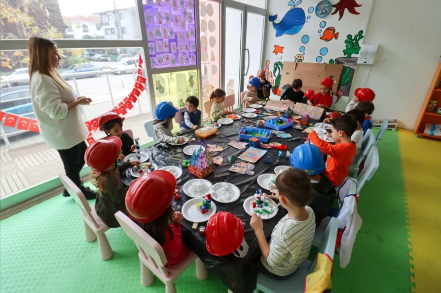 Yalova Belediyesi Okul Öncesi Çocuklara Yönelik “Yapı İnşa Mimari Eserler Beceri Atölyesi”nde Miniklerin Üretim Heyecanı Yükseldi