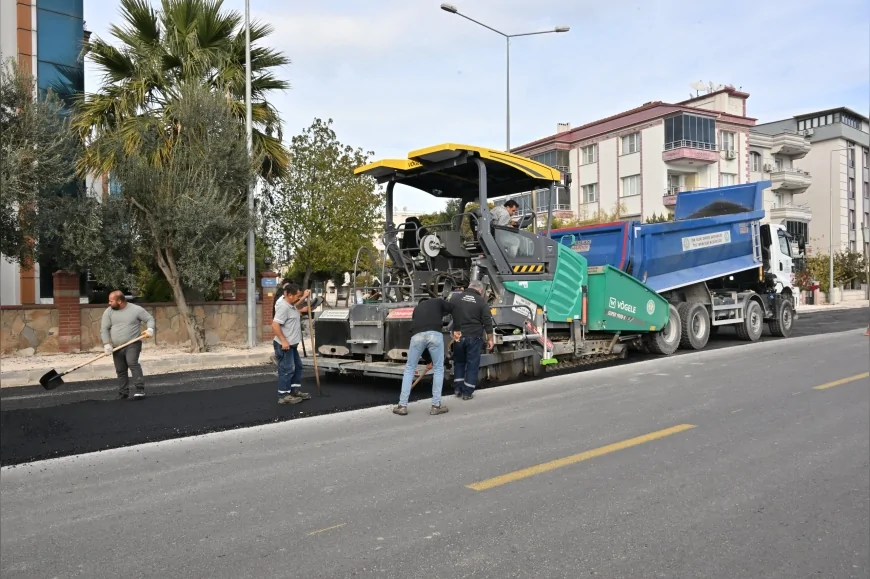 Akhisar Hürriyet Mahallesi’nde 2 Kilometrelik Güzergâhta 9 Bin Tonluk Asfalt Çalışması Tamamlanarak Yol Konforu Artırıldı