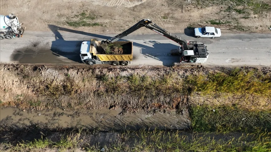 Antalya’da ASAT Ekipleri Kış Öncesi Yağmur Suyu Kanallarında Taşkın Riskine Karşı Kapsamlı Temizlik Çalışmalarını Sürdürüyor