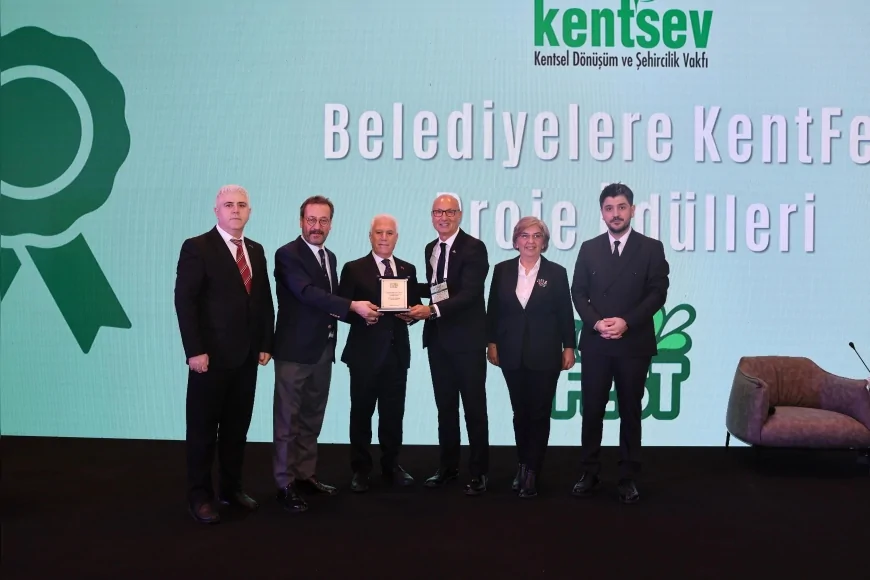 Bursa Büyükşehir Belediyesi ‘Entegre Çevre Haritaları’ ile Akıllı Şehir Proje Uygulamaları Ödülünü İstanbul’daki KentFest 2025 Töreninde Aldı