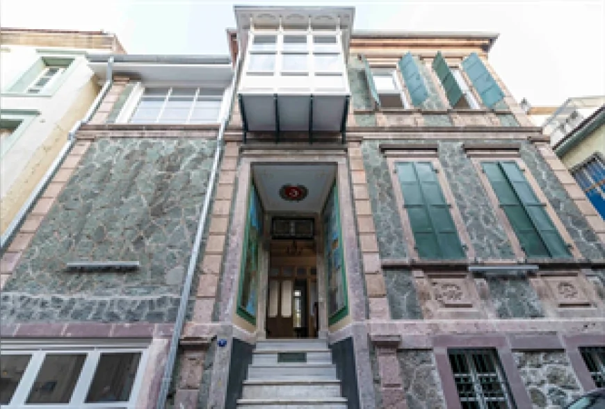 İzmir Büyükşehir Belediye Başkanı Cemil Tugay Ay Yıldızlı Konak tercihinin nedenini açıkladı “Amacım şehrin bu bölgesinin gelişimine katkıda bulunmak”