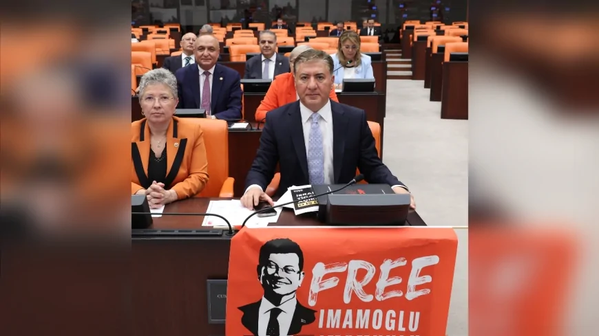 CHP GRUP BAŞKANVEKİLİ MURAT EMİR TBMM’DE İKTİDARI HEDEF ALDI “ÇOCUK YOKSULLUĞU BÜYÜRKEN HUKUK KİŞİYE GÖRE İŞLEYEMEZ, EMRAH ŞENER NEDEN BİR AYDA TAHLİYE EDİLDİ”