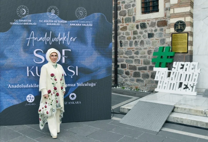Cumhurbaşkanı Erdoğan’ın Eşi Emine Erdoğan: “Sof kumaşını yeniden dokumak medeniyetimizin ruhunu ve belleğini yaşatmaktır”