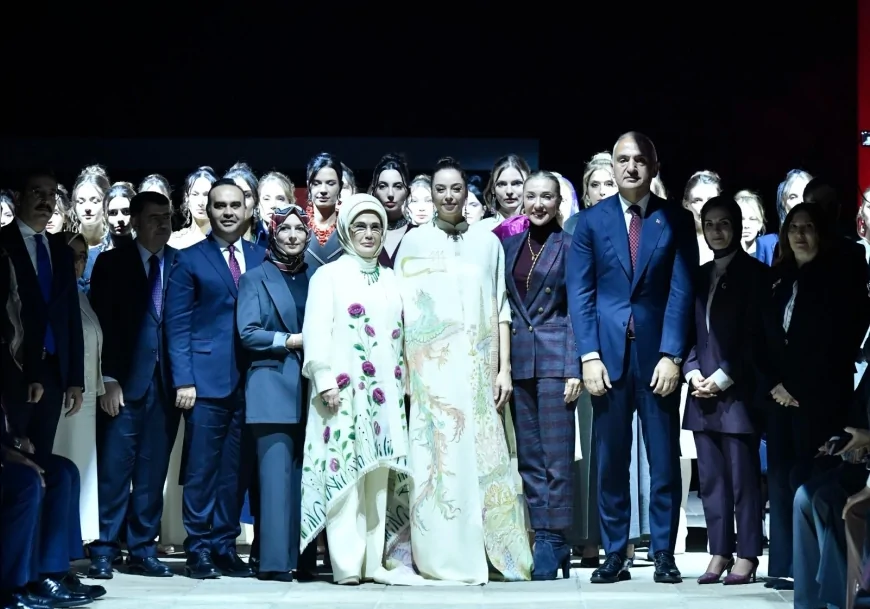 Emine Erdoğan: “Sof’un Zamansız Yolculuğu gelenekselin ruhunu modern tasarımla buluşturan eşsiz bir koleksiyondur”