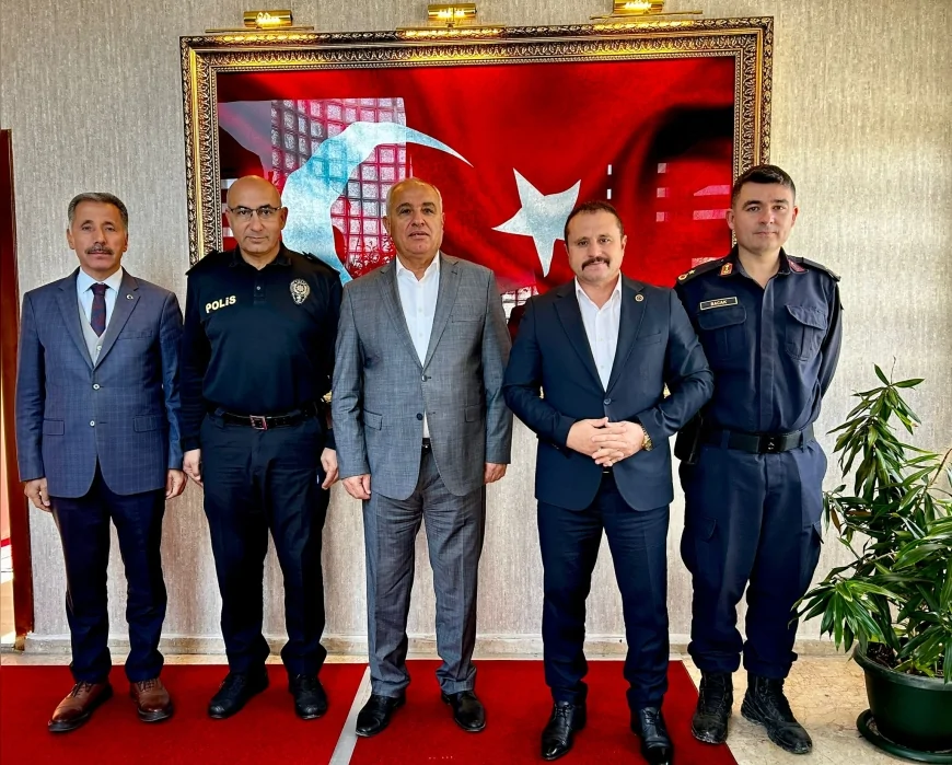 Sincan’da İlçe Protokolü Esnaf Odasında Bir Araya Gelerek Kurumsal İş Birliği ve Yerel Çalışmaları Değerlendirdi