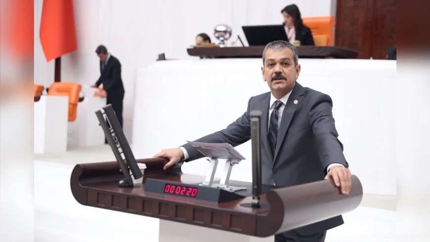 AK PARTİ’Lİ EROL KELEŞ TBMM’DE GIDA ZEHİRLENMESİ ELEŞTİRİLERİNE YANIT VERDİ: “7/24 ERKEN UYARI SİSTEMİ ÇALIŞIYOR, DENETİMLER RİSK ESASLI YÜRÜTÜLÜYOR”