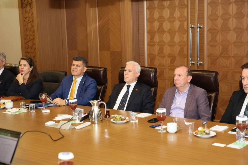 Bursa Büyükşehir Belediye Başkanı Mustafa Bozbey: “Dünyanın iklim krizini konuştuğu bir dönemde su tüketen sanayi mutlaka tartışılmalı”