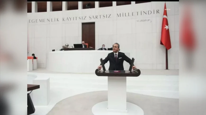 CHP’Lİ BÜLENT TEZCAN: “400 SAHTE DOÇENTİ ARAŞTIRMAYANLAR, GERÇEK DİPLOMANIN PEŞİNE DÜŞTÜ; İMAMOĞLU KARARI SİYASİ OPERASYONDU”