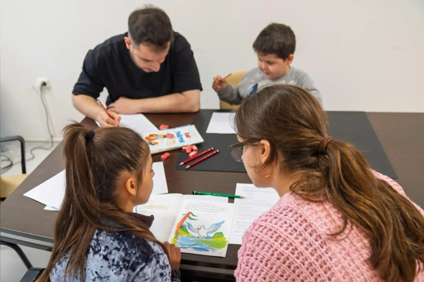 İzmir Büyükşehir Belediyesi Renkli Harfler Projesiyle Okuma Yazma Güçlüğü Çeken Çocuklara Destek Eğitimlerini Başlattı