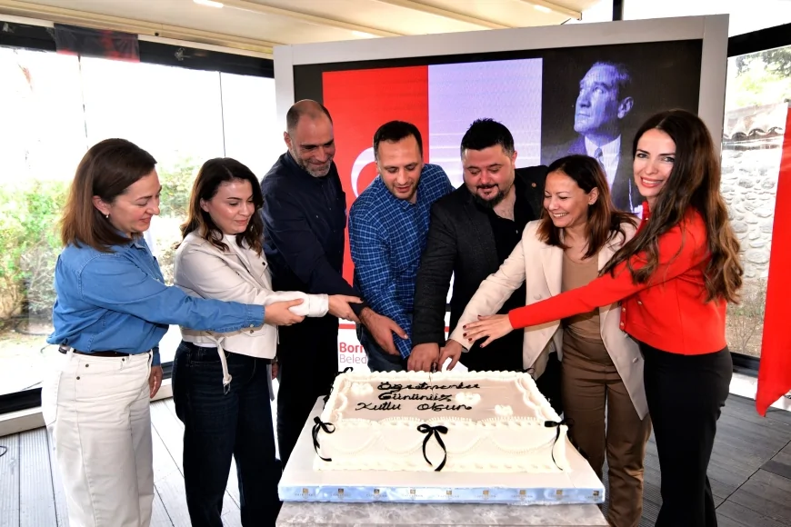 Bornova’da 24 Kasım Buluşması Dramalılar Köşkü’nde Öğretmenleri, Eğitmenleri ve Antrenörleri Aynı Masada Bir Araya Getirdi