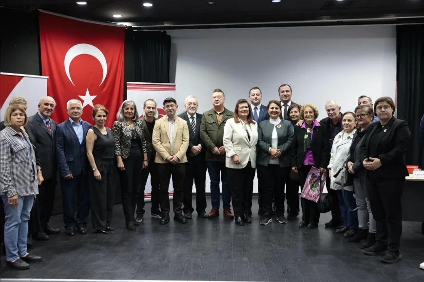Konak’ta Düzenlenen “Bir Devrim Neferi Mustafa Necati” Paneli Öğretmenler Günü’nde Cumhuriyet’in Eğitim Mirasını Yeniden Gündeme Taşıdı