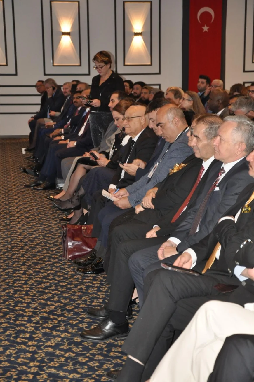 SATKOF Genel Başkanı Prof. Dr. Aysun Bay: “Uluslararası sağlık diplomasisi İzmir’de güçlü bir buluşmayla yeni bir döneme girdi”