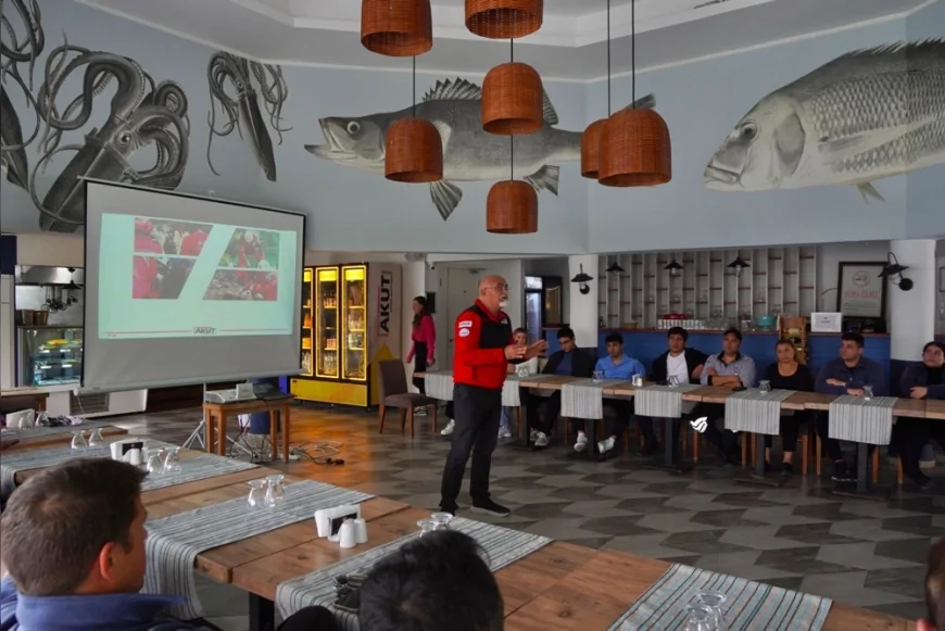 Çeşme Belediyesi ile AKUT’un ortak eğitim programı ÇEŞTUR personeline afet bilincini artırmaya yönelik kapsamlı uygulamalarla tamamlandı