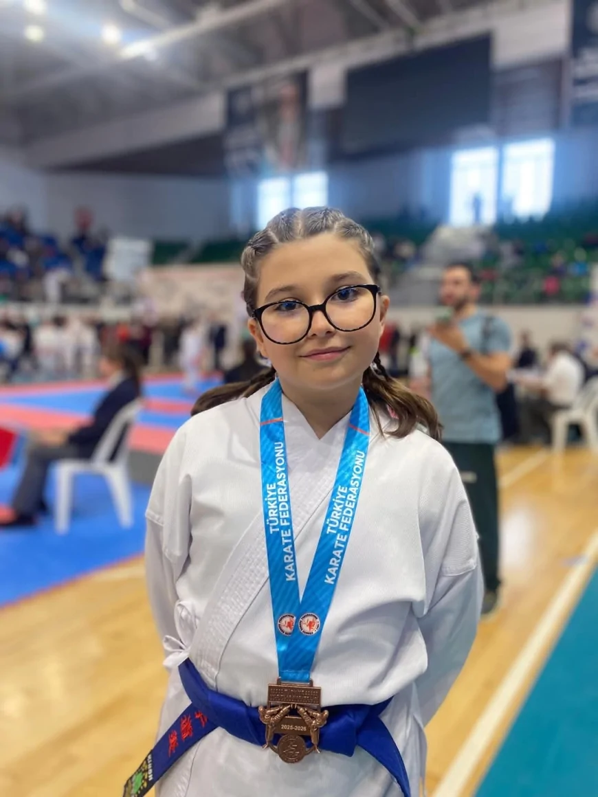 Başiskele’de Yıldızlar Ligi Başarısı: Karate Sporcusu Hayal Nur Kurt Türkiye Şampiyonasında Üçüncülük Elde Etti