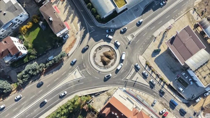Başiskele’de Mahmut Çavuş Caddesi kavşak düzenlemesi tamamlanma aşamasına geldi ulaşımda güvenlik ve akıcılık arttı