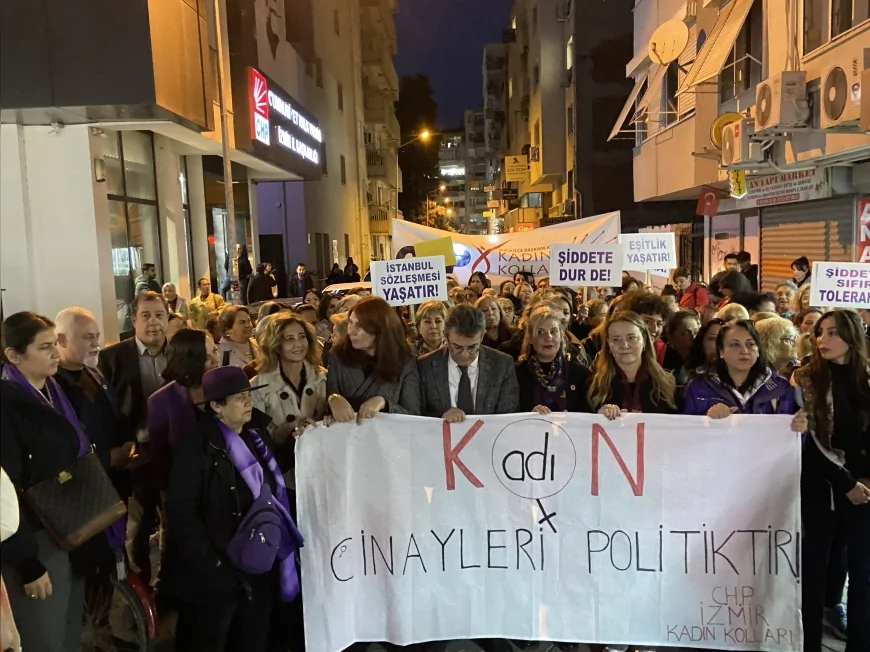 CHP İzmir İl Kadın Kolları 25 Kasım’da Şiddete Karşı Yürüyüş, Açıklama ve Oturma Eylemiyle Kadın Cinayetlerini Protesto Etti