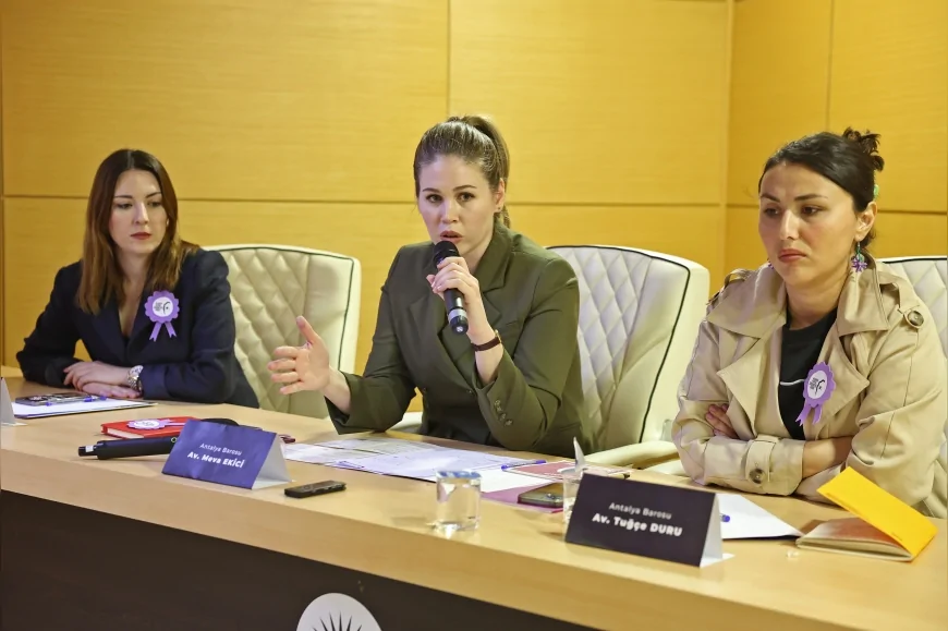 Antalya Büyükşehir Belediyesi 25 Kasım Haftasında Şiddetin Görünmeyen Yüzüne Dikkat Çeken Eğitim ve “Kadın ve Dayanışmanın Renkleri” Sergisini Açtı