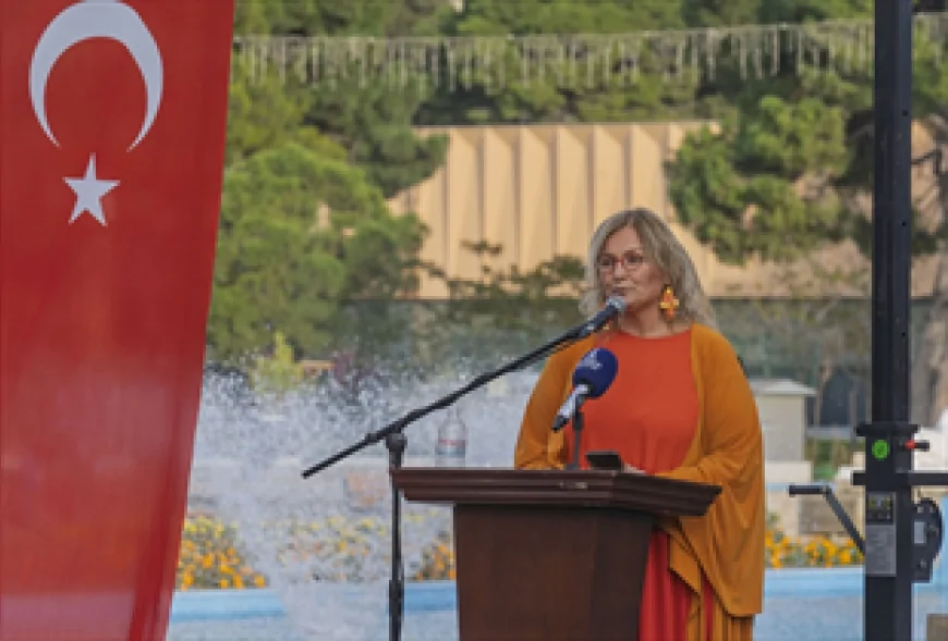 İzmir’de 25 Kasım Buluşması: “Eşit İzmir Eşit Dünya” Konferansında Kadınlar “Buradayım, İyiyim” Mesajıyla Dayanışmayı Büyüttü