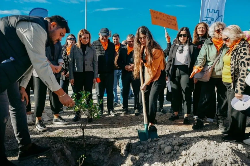 Çeşme’de 25 Kasım’da 411 Fidan, Yürüyüşler ve Sanat Etkinlikleriyle Erkek Şiddetine Karşı Güçlü Bir Çağrı Yükseldi