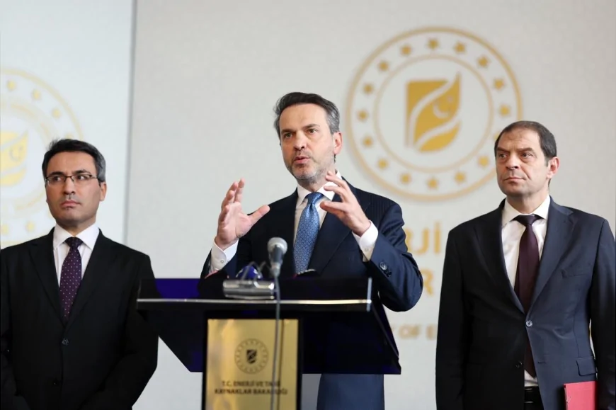 Enerji ve Tabii Kaynaklar Bakanı Alparslan Bayraktar: “650 MW’lık güneş yatırımıyla 500 bin hanenin elektrik ihtiyacı karşılanacak”