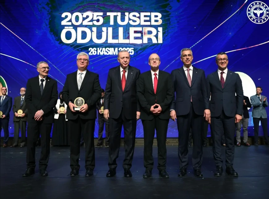 Sağlık Bakanı Kemal Memişoğlu 2025 TÜSEB Aziz Sancar Ödülleri Töreni’nde Türkiye’nin biyoteknoloji ve yapay zekâ odaklı sağlık vizyonunu açıkladı