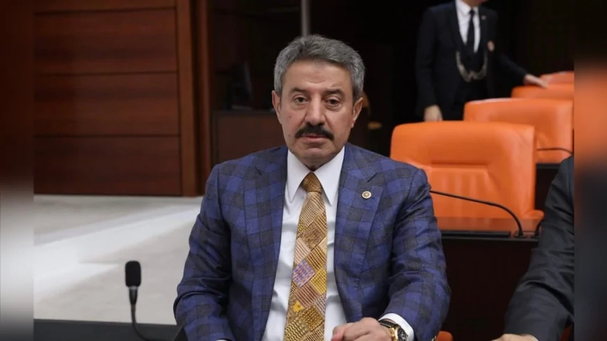 Şırnak Milletvekili Arslan Tatar gençlik merkezleri, spor salonları ve yurt yatırımlarını anlatarak “Gençlerimize modern tesisler sunuyoruz” dedi